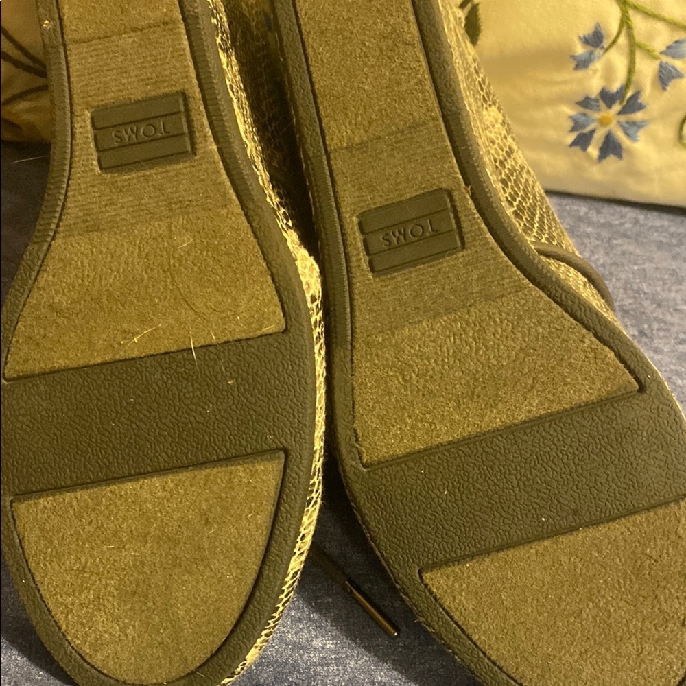 Toms Black and Gray Snake Print Ankle Boots with Lace-Up Design - Picture 2 of 5